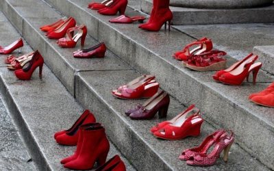 Azzurro donna violenza femminicidi Bucine Massa