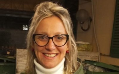La consigliere e coordinatrice comunale di Azzurro Donna Forza Italia a Lucca Laura Lucchesi Vetrine illuminate di rosso, un fiocco o una scarpetta nei giorni antecedenti al 25 novembre